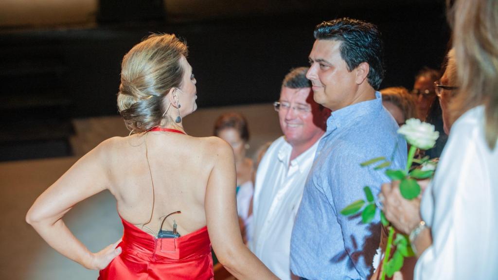 Ainhoa Arteta pasa cantando junto a José Miguel Luengo en su actuación de 2015 en el Festival Internacional de Teatro de San Javier.