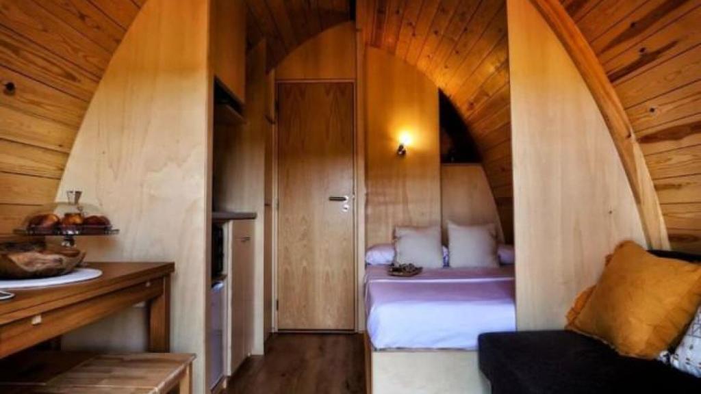 Interior de una cabaña de Cork Valley.