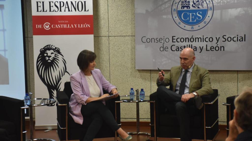 Carlos Martín Tobalina junto a Silvia García durante el foro de EL ESPAÑOL - Noticias de Castilla y León