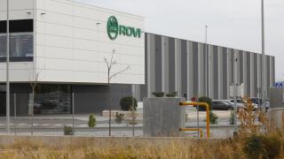 Detalle de la fachada principal de las instalaciones de Rovi en Escúzar.