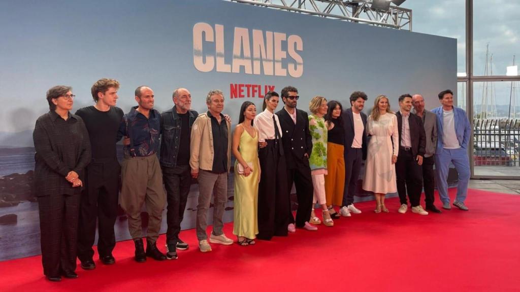Elenco de Clanes durante la alfombra roja