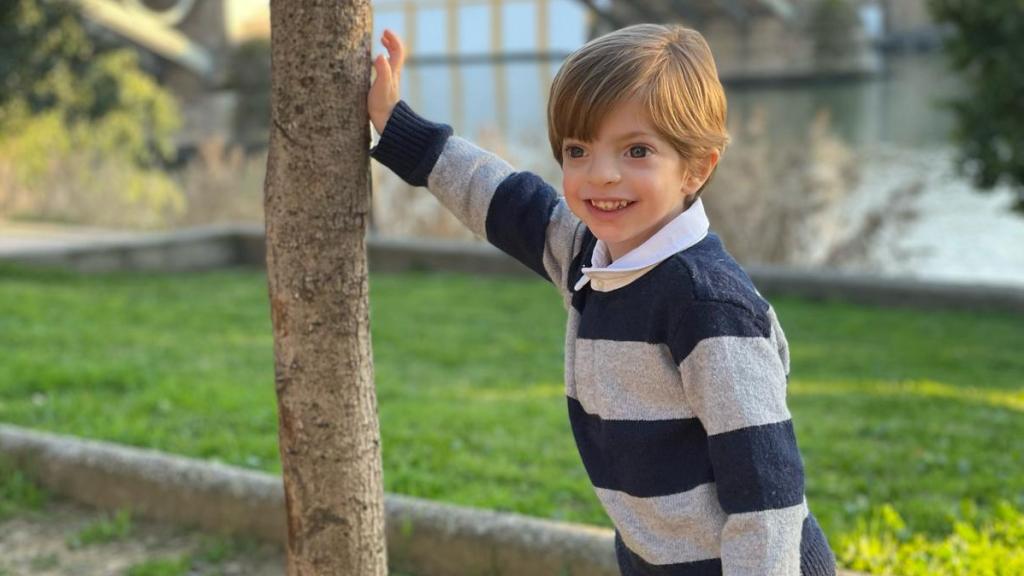Una imagen de Manuel, el niño sevillano que padece una mutación del gen RAC1.
