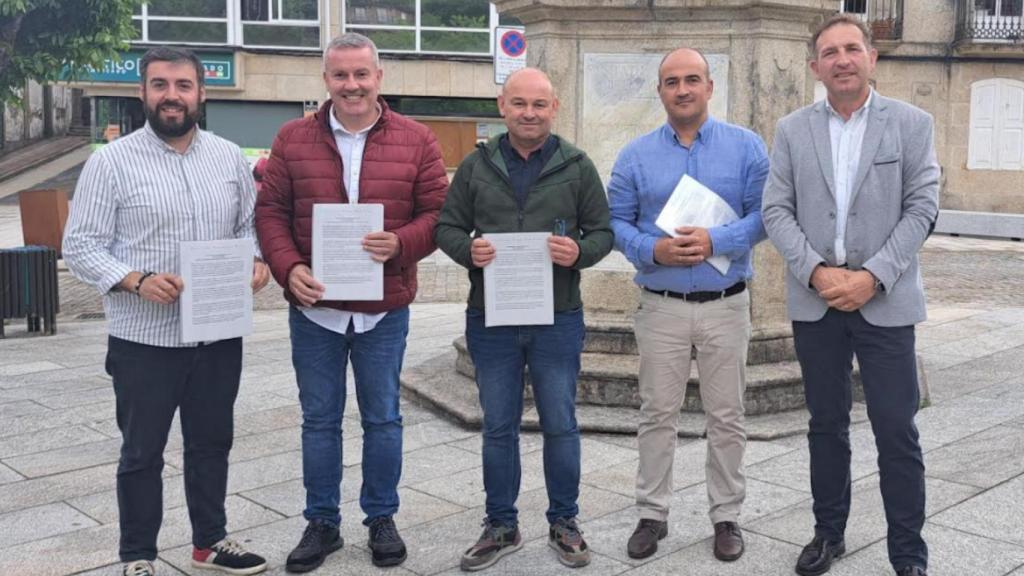Los alcaldes de los cinco concellos de O Condado-Paradanta.