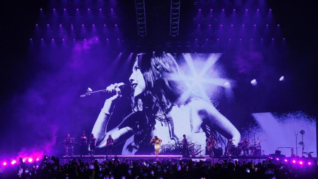 La cantante y actriz estadounidense Olivia Rodrigo durante el concierto ofrecido este jueves en el Wizink Center en Madrid. Foto: EFE/Rodrigo Jiménez
