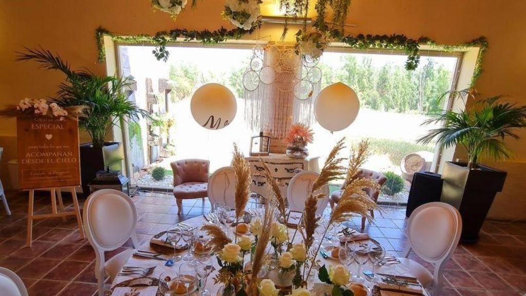 Uno de los salones interiores de Casas de Luján.