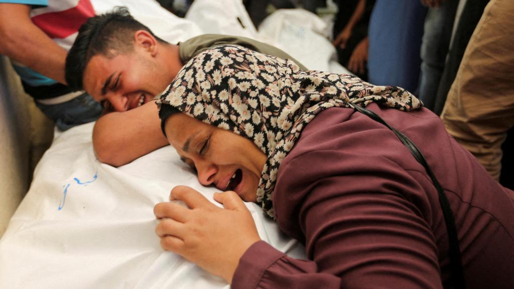 Funeral de varios miembros de una familia tras un ataque de Israel en Rafah.