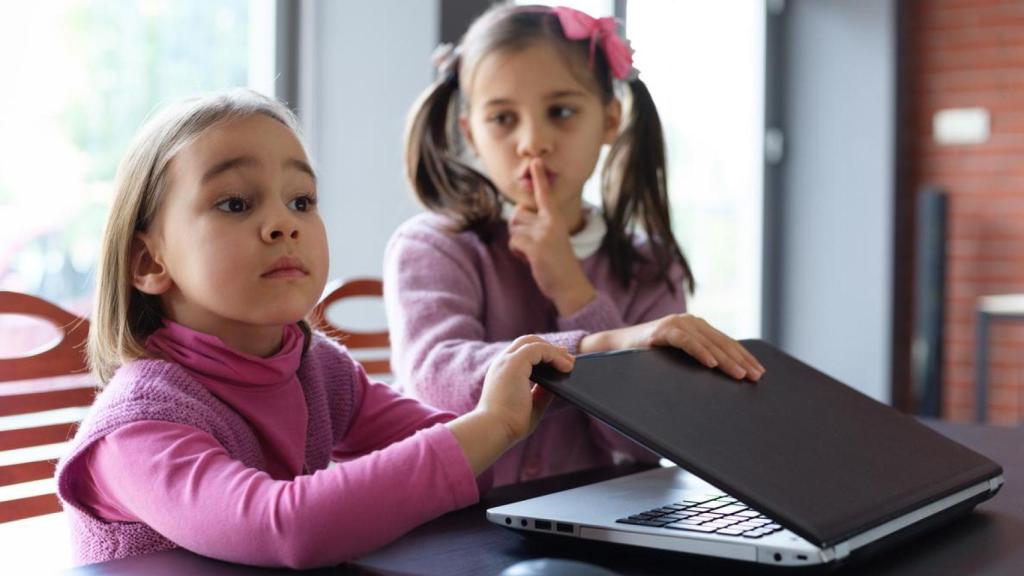 Las oenegés de protección a la infancia están trabajando para mejorar la seguridad digital de los menores