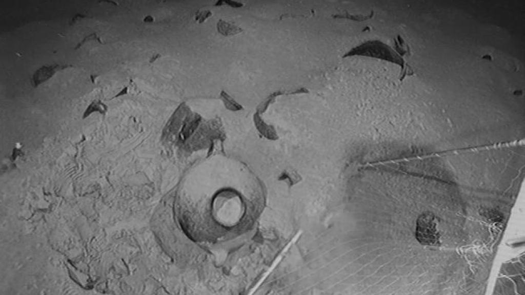 Imágenes de la extracción de una de las vasijas.