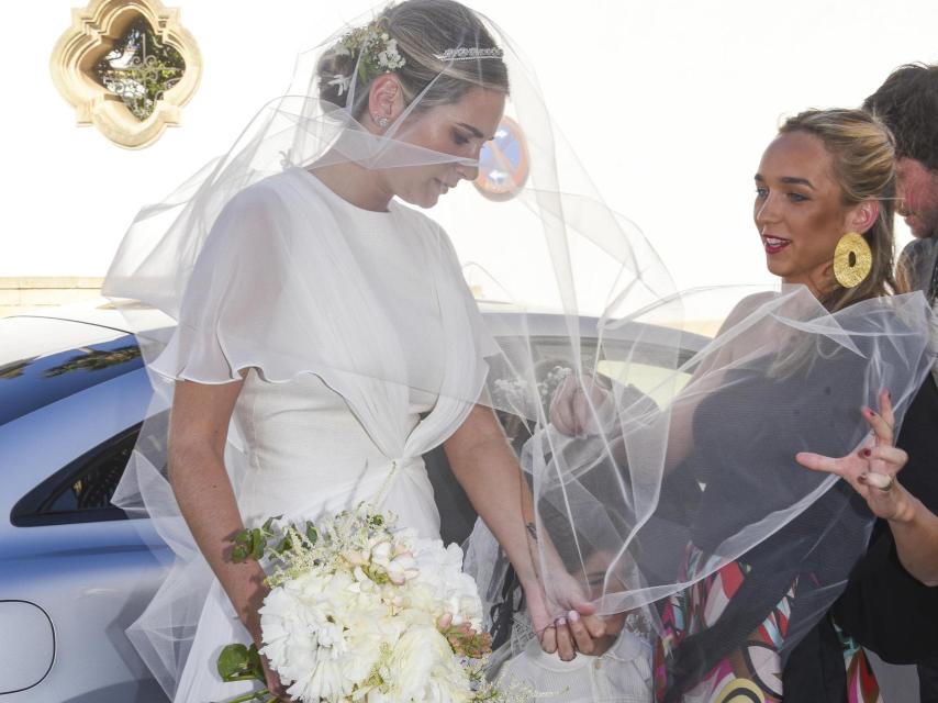 Sibi Montes llega en coche hasta el lugar donde se celebra su boda.