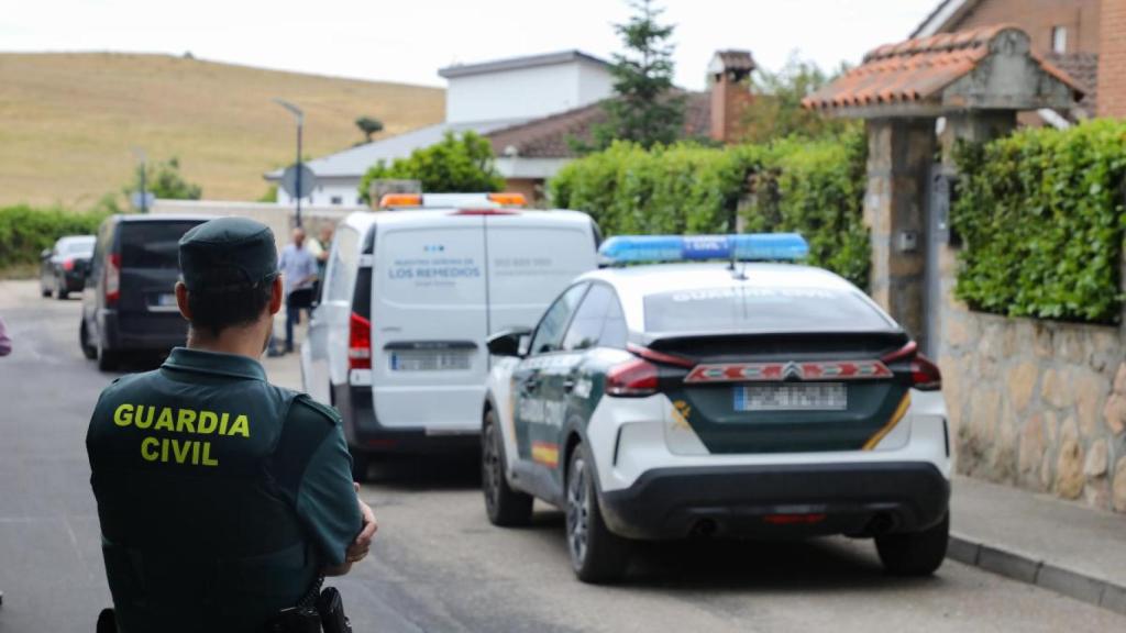 La calle Vicente Aleixandre (Soto del Real) acordonada por la Guardia Civil el pasado martes.