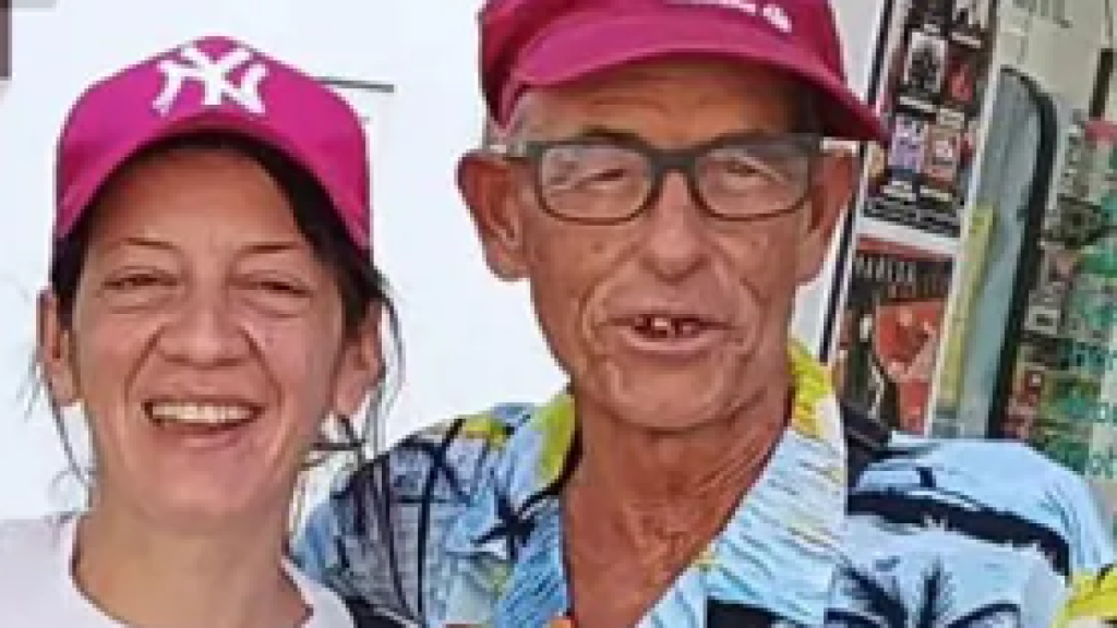 'Dinamita Montilla', junto a la mujer que ha sido hallada sin vida.