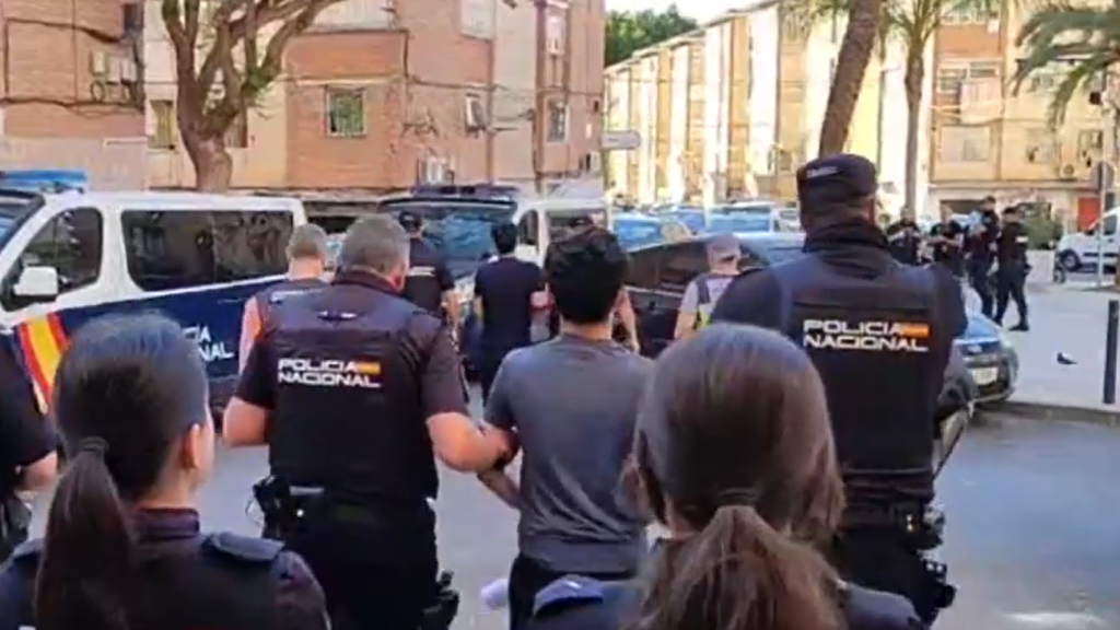 Los dos detenidos, que ya están en prisión, en el momento del arresto.