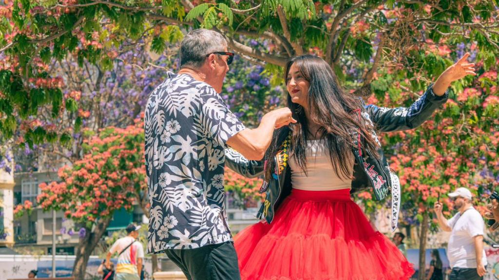 Alba LaMerced y Javier Ojeda en la grabación del videoclip de 'La Ciudad'.