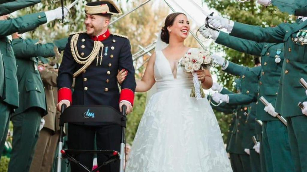 Raquel y el Guardia Civil en el día de su boda.