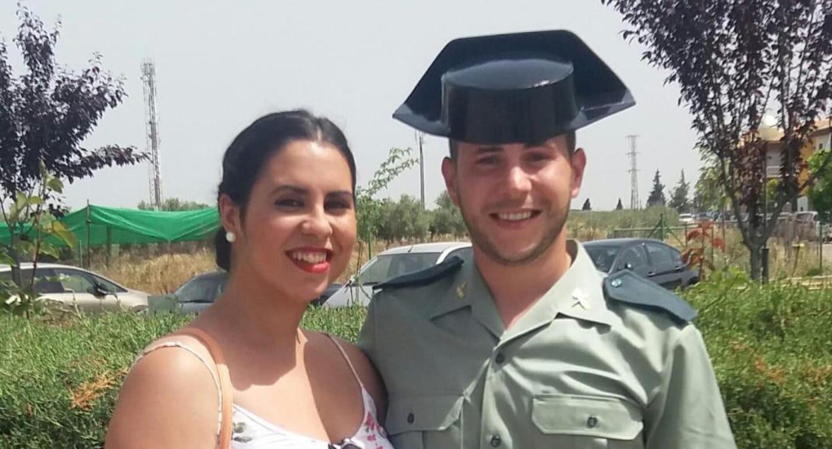 El Guardia Civil Jacobo Barchín y su esposa Raquel.