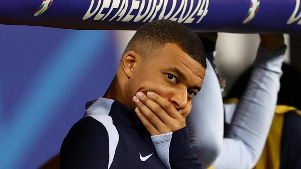 Kylian Mbappé, en el banquillo de Francia durante la Eurocopa