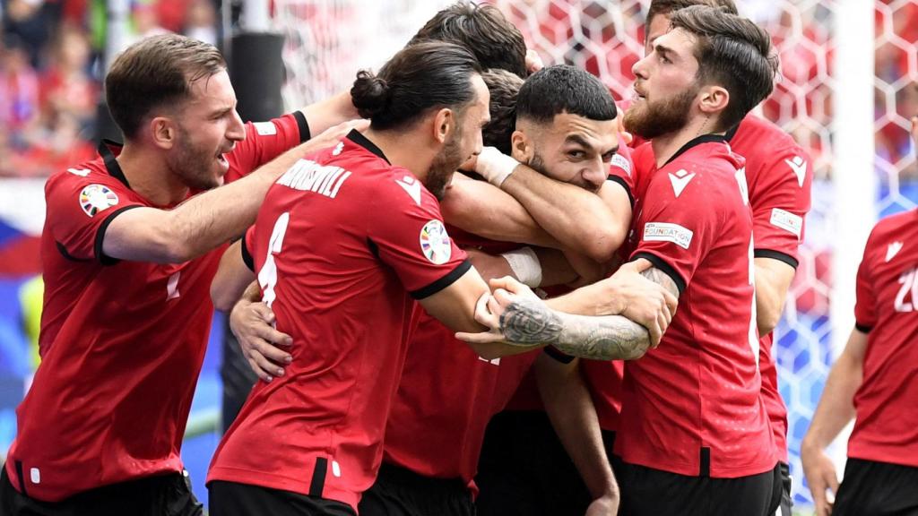 Mikautadze celebra su gol en el Georgia - República Checa