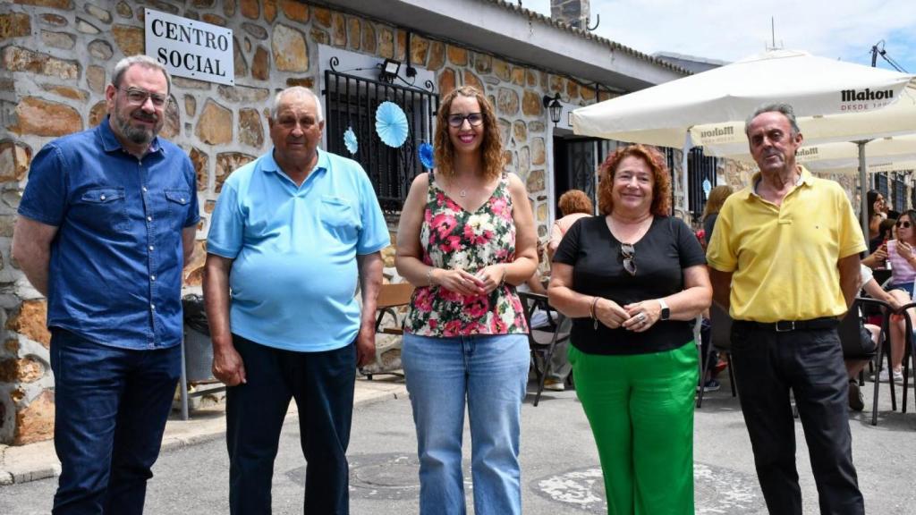 La consejera de Igualdad, Sara Simón (en el centro), este sábado en El Ordial.