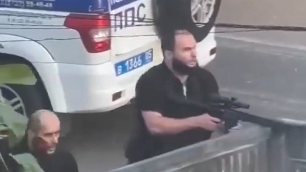 Terroristas de ISIS atentando en la ciudad de Derbent, en la región de Daguestán, república rusa del Cáucaso.