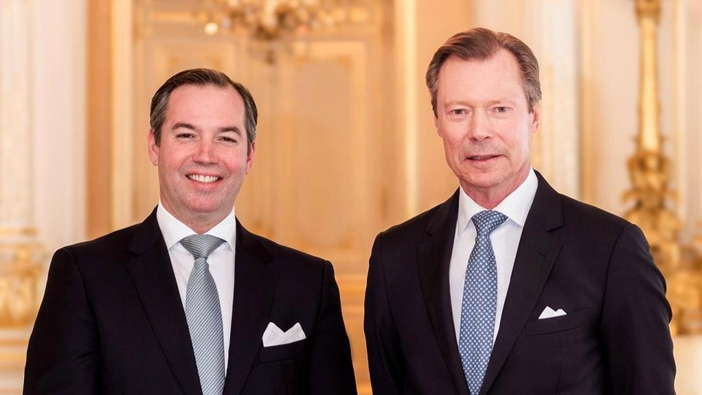 El gran duque de Luxemburgo junto a su hijo Guillermo.