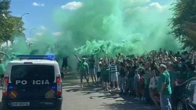 Llegada del autobús del CD Toledo.