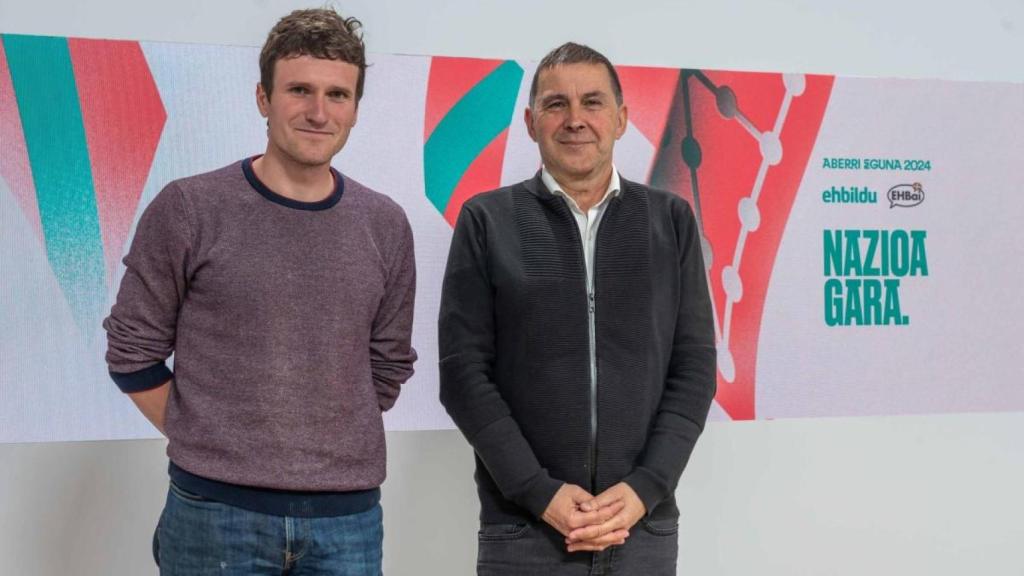Arnaldo Otegi junto a Aitor Servier, el líder del equivalente de EH Bildu en el País Vasco francés, EH Bai.