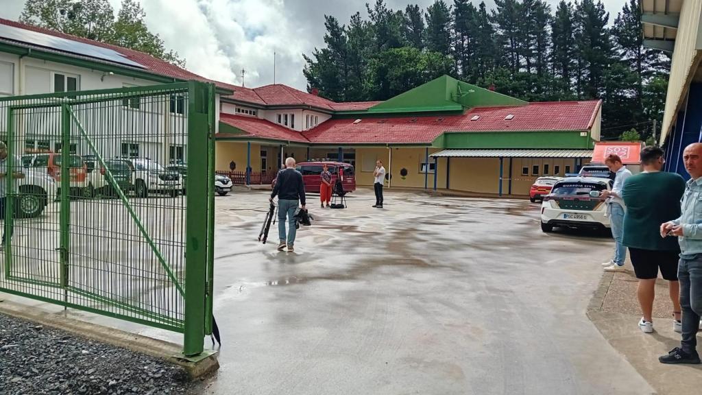 Entrada al polideportivo de Soba, lugar donde se ubica el Puesto de Mando Avanzado de Soba