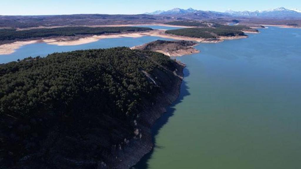 Una panorámica del embalse de Aguilar de Campoo