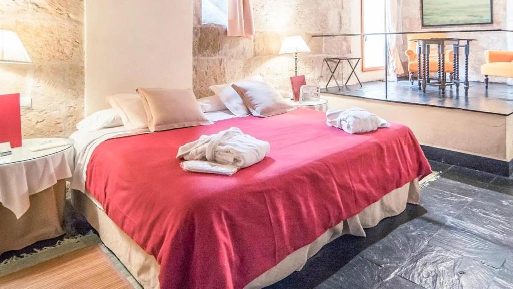 Una de las habitaciones de la Posada Real del Castillo del Buen Amor