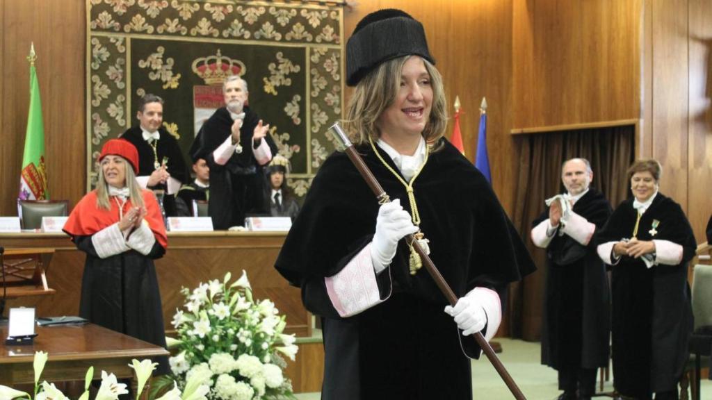 Nuria González en su proclamación como nueva rectora de la Universidad de León