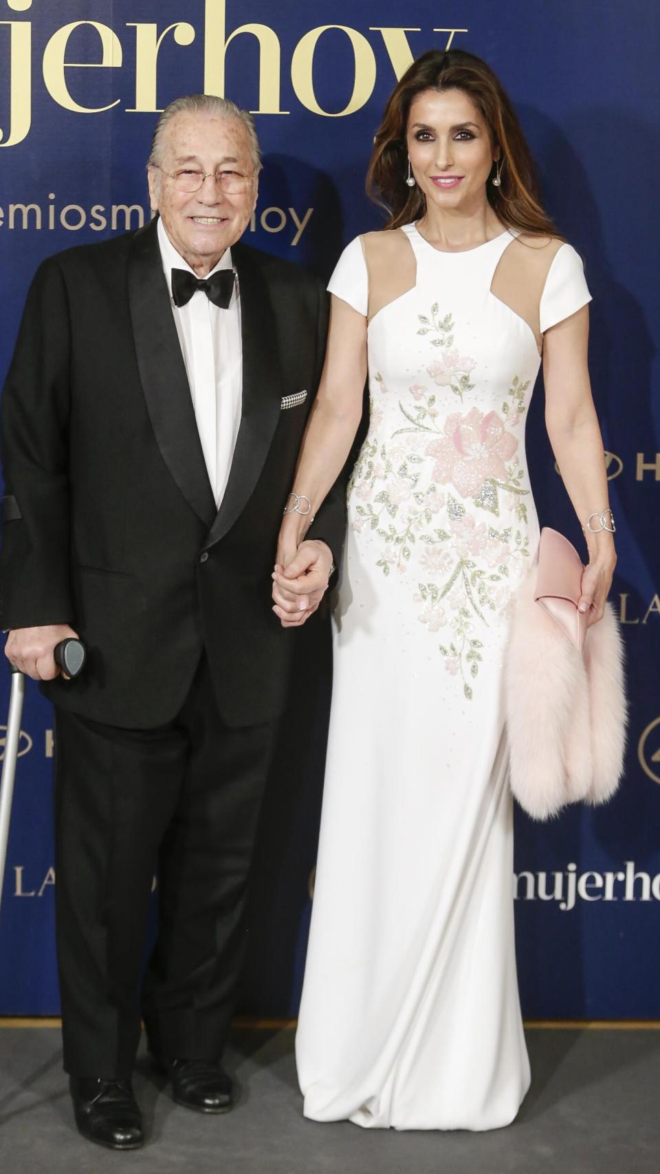 Paloma Cuevas y Victoriano Valencia, en un acto público, hace unos años.