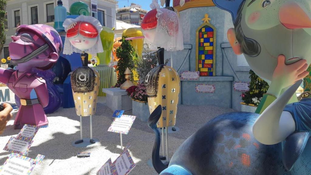 La hoguera Sèneca-Autobusos gana el  premio del público de À Punt