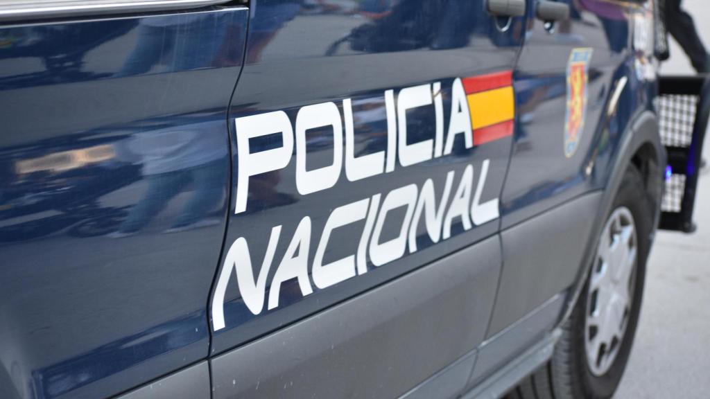 Un vehículo de la Policía Nacional, en una imagen de Shutterstock.
