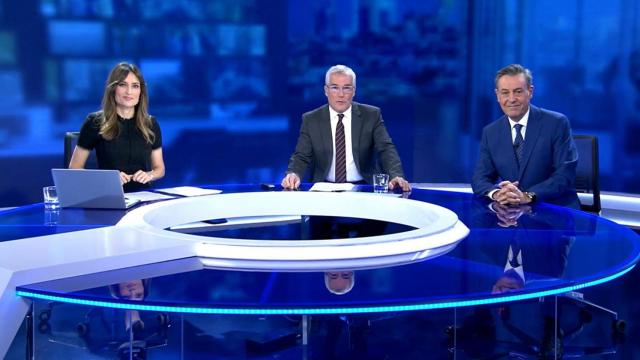 Leticia Iglesias y David Cantero despiden a Pepe Ribagorda en 'Informativos Telecinco'.