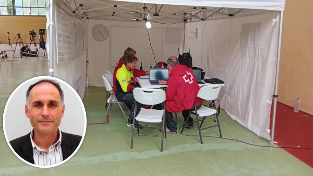 Imagen del Puesto Avanzado de Mando en el polideportivo de Soba y, en el círculo, el alcalde del municipio, Julián José Fuentecilla