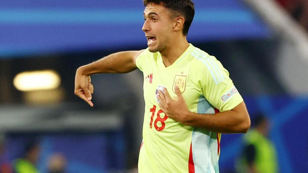 Zubimendi da instrucciones a sus compañeros.