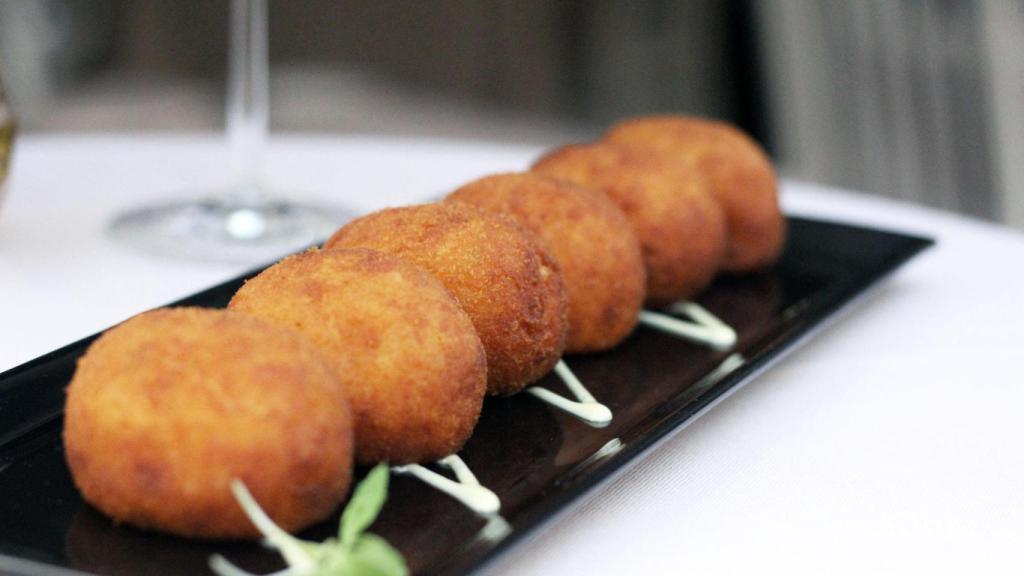 Las famosas croquetas de La Taberna de Cuatro Caminos.
