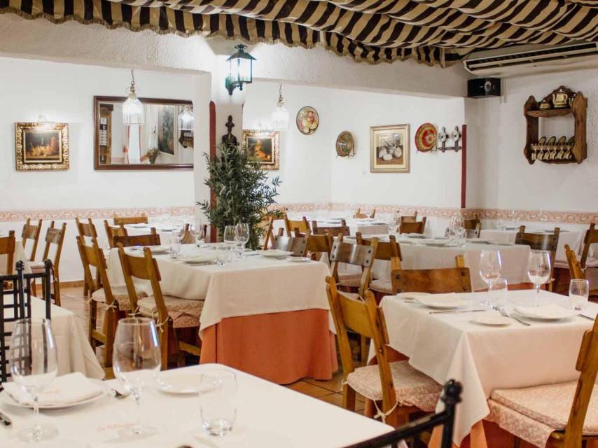 El interior de La Taberna de Cuatro Caminos.