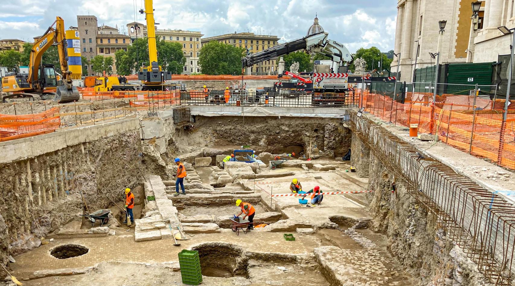Otra imagen de las excavaciones en el sitio.