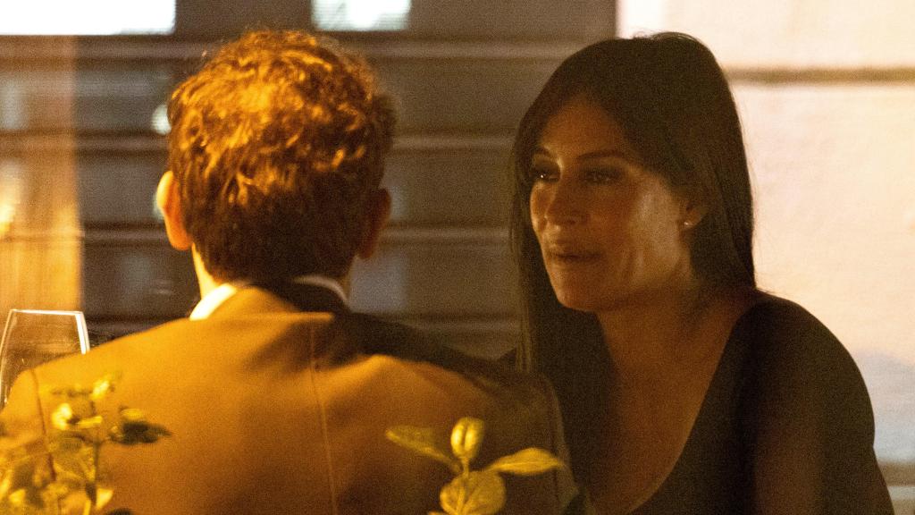 Begoña Villacís junto a Albert Rivera, disfrutando de una cena en una terraza de Madrid.