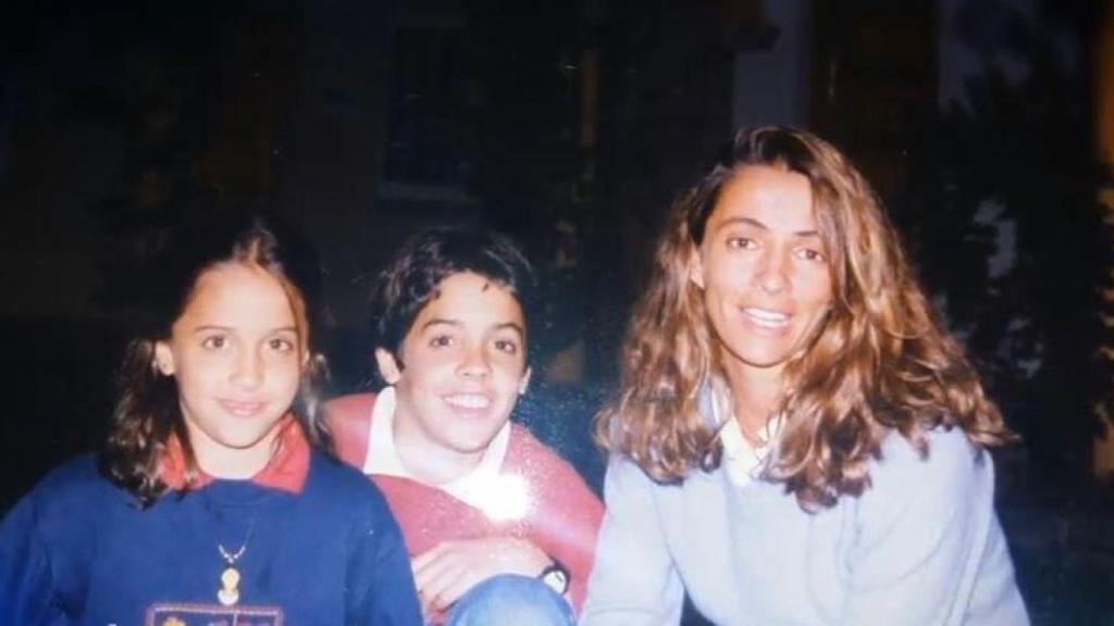 Sofía Ambrossi y sus hijos, Javier y Macarena.