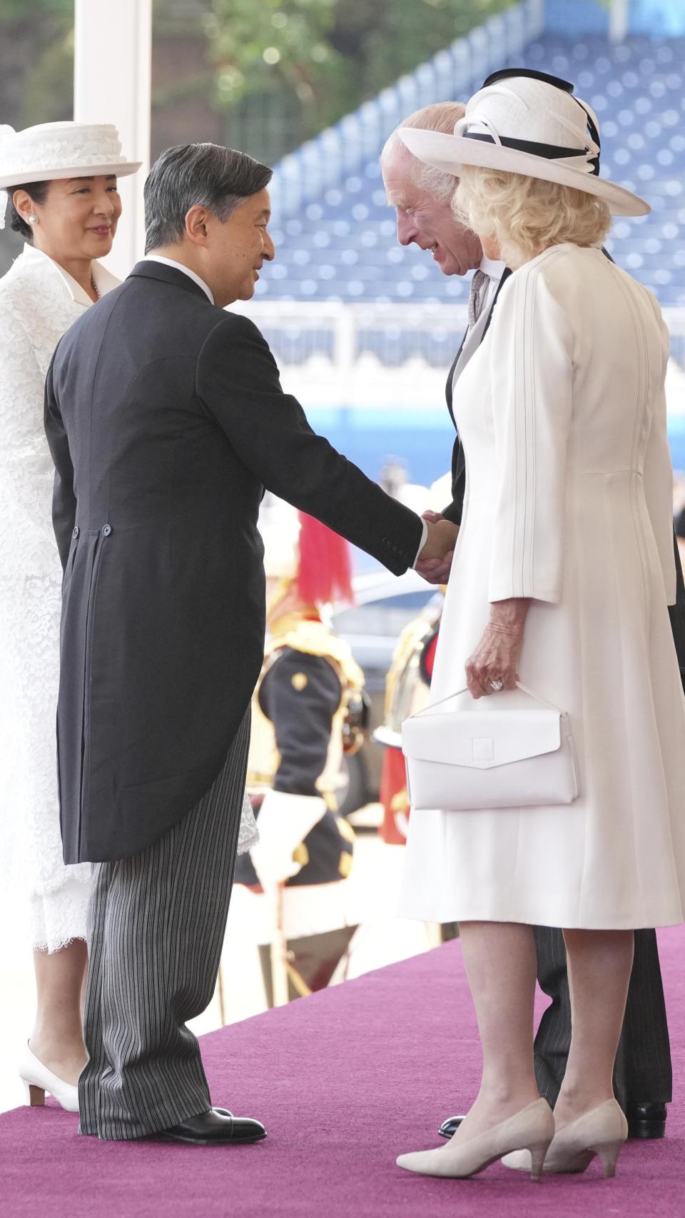 Los reyes de Inglaterra y los emperadores de Japón en Londres este martes, 25 de junio.
