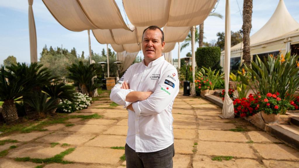 El chef Pablo González-Conejero en los jardines de Cabaña Buenavista.