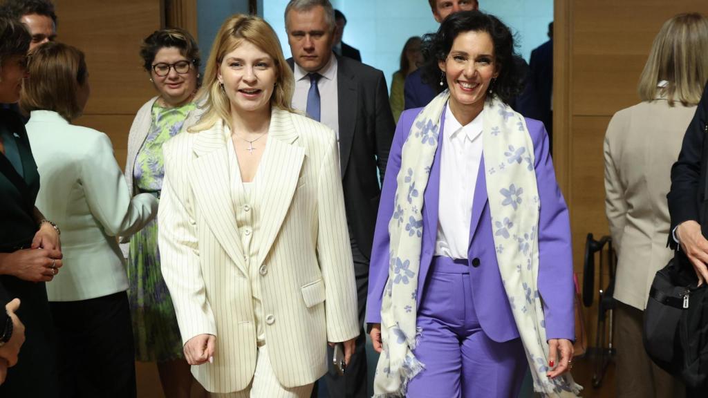 La viceprimera ministra de Ucrania, Olha Stefanishyna, y la ministra de Exteriores de Bélgica, Hadja Lahbib, durante la reunión de este martes en Luxemburgo