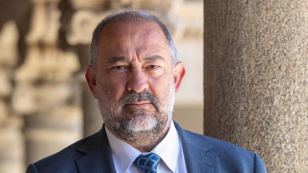 Julián Garde, rector.