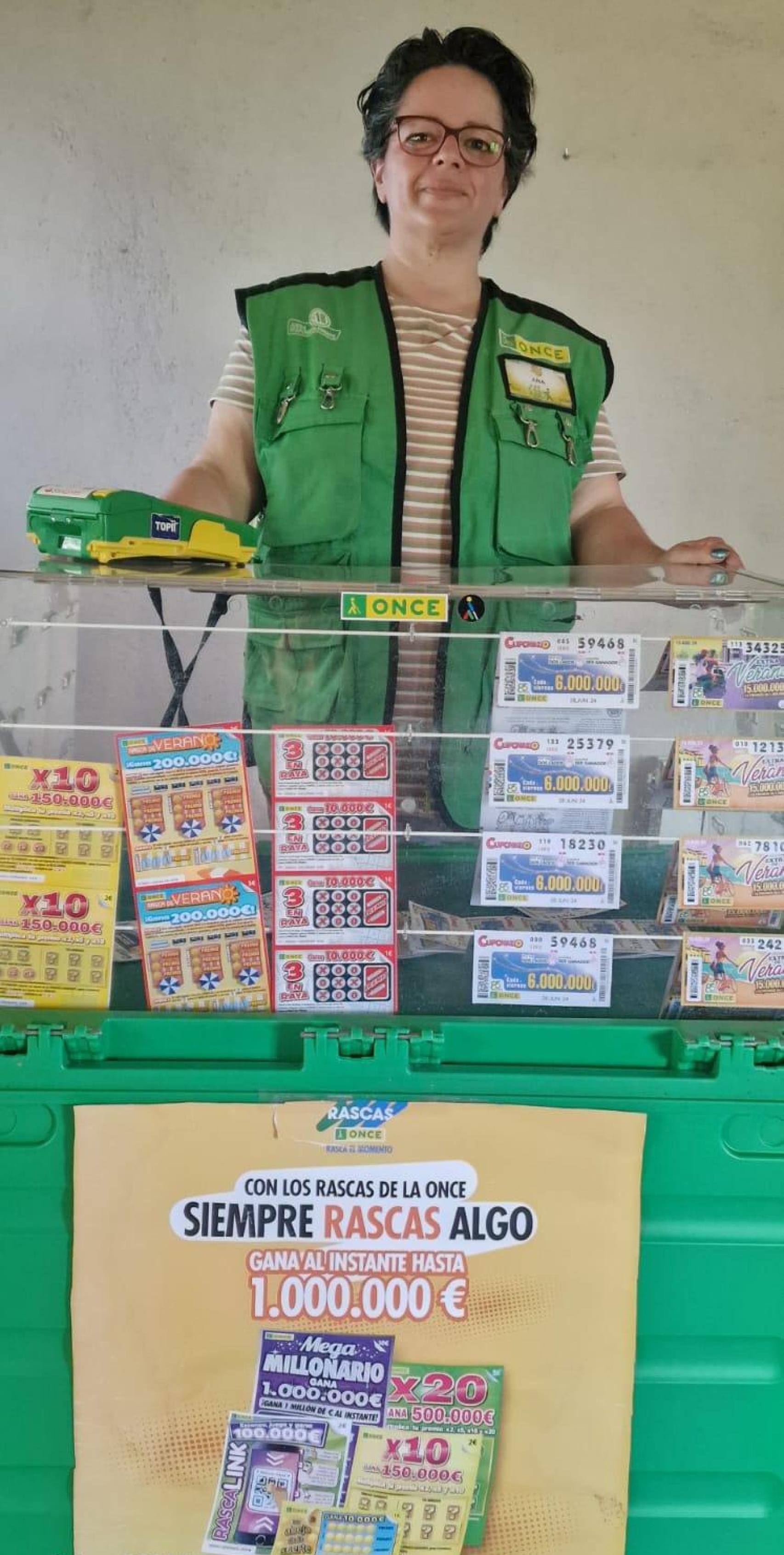 Ana Isabel Fernández Serrano, la agente vendedora de la ONCE que ha repartido suerte en Candeleda, Ávila