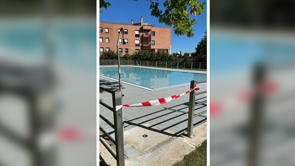 Imagen de la piscina acordonada tras el desagradable suceso
