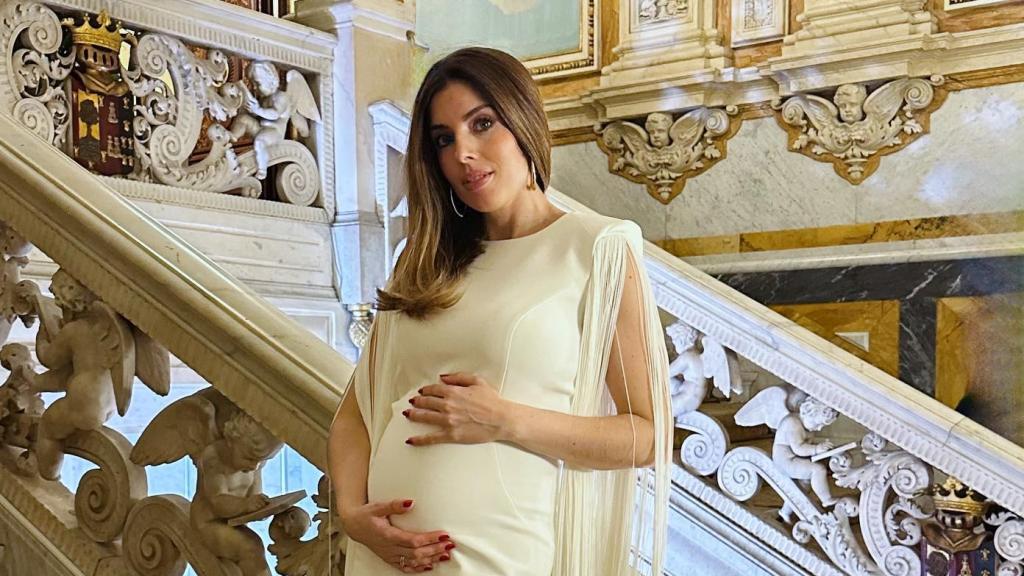 Lidia Bedman luciendo un vestido de Silvia Fernández en el Palacio de Santoña