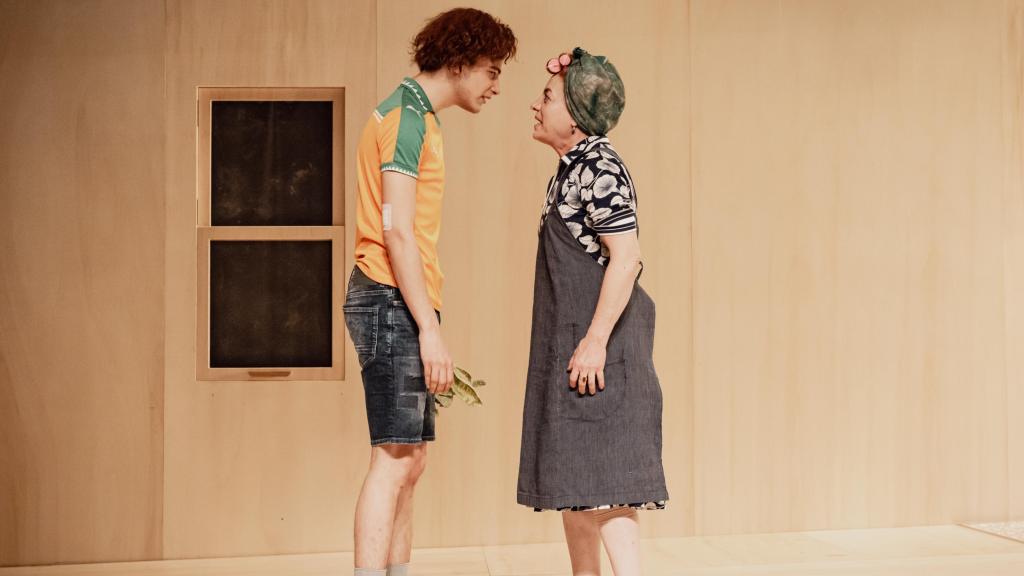 Escena de 'Noche de bodas en casa de los Cromagnon', de Wajdi Mouawad. Foto: Teatros del Canal