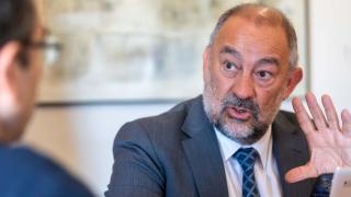 Julián Garde, rector de la Universidad de Castilla-La Mancha, durante la entrevista. Fotos: Javier Longobardo.